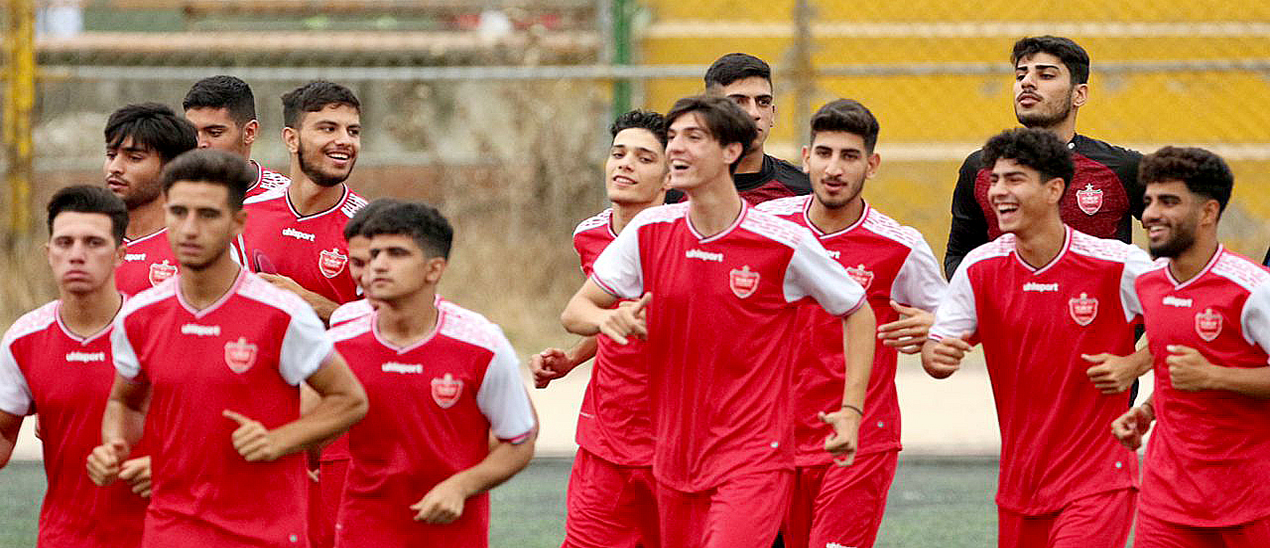 تمرینات منظم جوانان پرسپولیس در هوای مطبوع گرگان